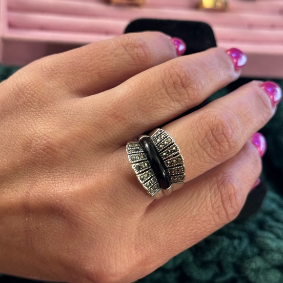 Sterling Silver Onyx & Marcasite Ring - Picture 6 of 16